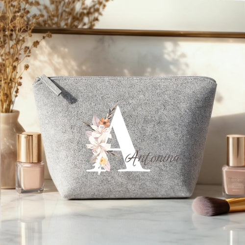 Personalizowana kosmetyczka filcowa z inicjałem, szara, solidne uchwyty – Motiv 2